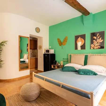 The Court Piazza Di Spagna * Roma