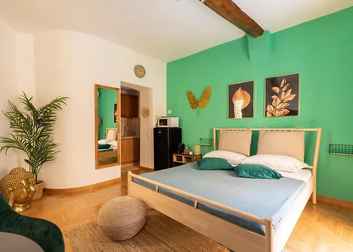 The Court Piazza Di Spagna * Roma