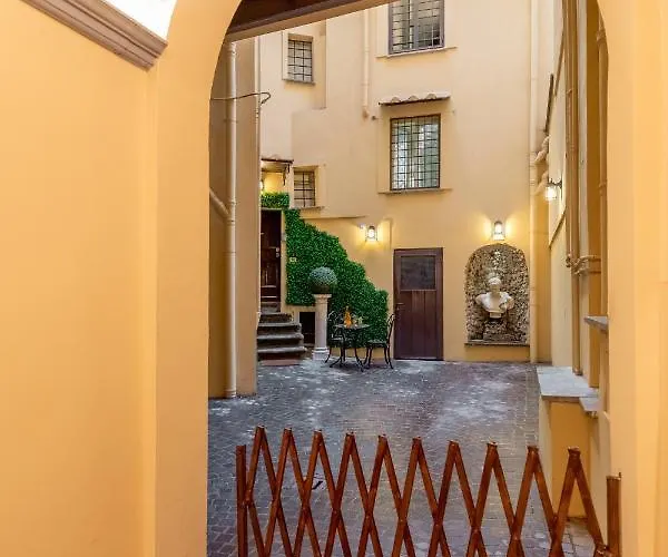 The Court Piazza Di Spagna